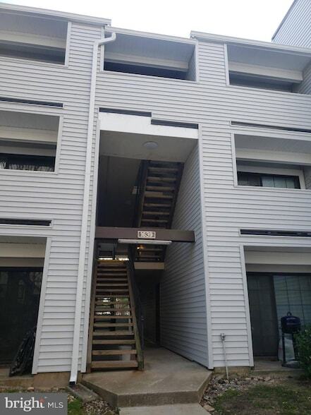 Building Photo - 1639 Carriage House Terrace Unit J