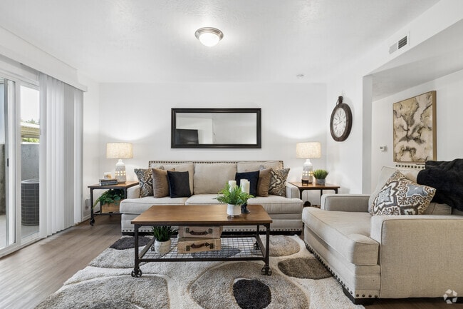 Interior Photo - Thorneberry