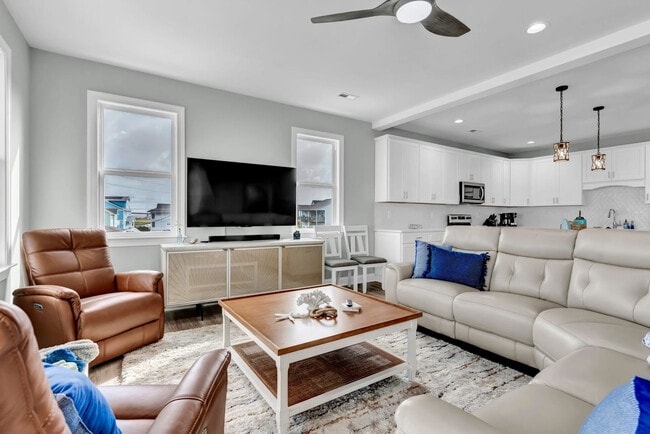 Building Photo - 822 S Topsail Dr Unit SI ID1591564P