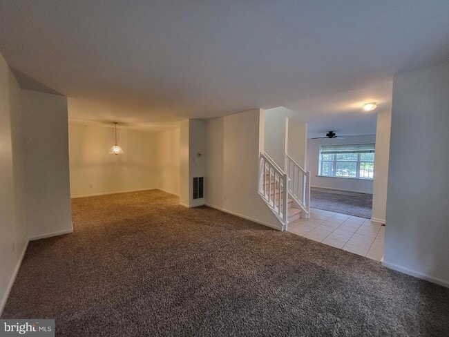 Photo - 284 Flagstone Rd