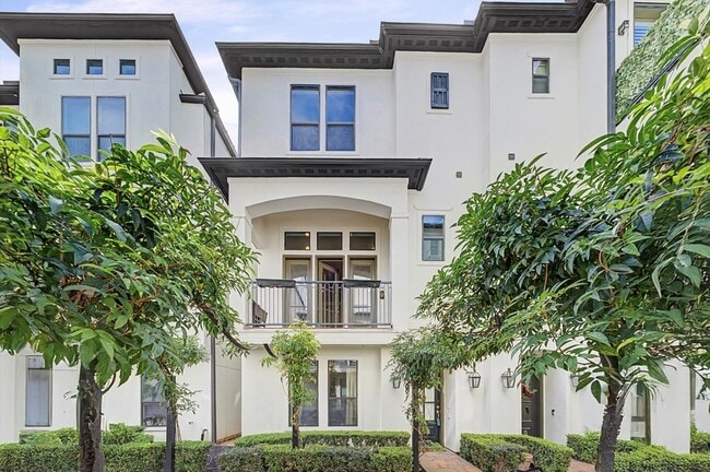 Photo - 634 Nagle St