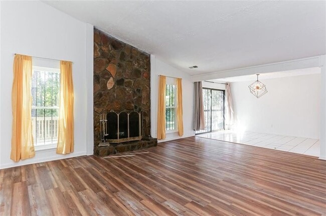 Photo - 135 Beethoven Ct