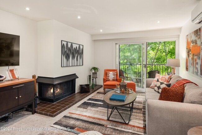 Building Photo - 205 E Durant Ave Unit 3-F