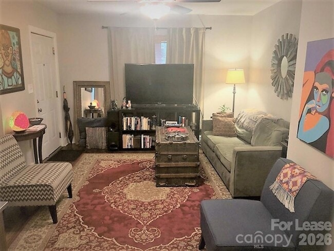 Photo - 2728 Holt St