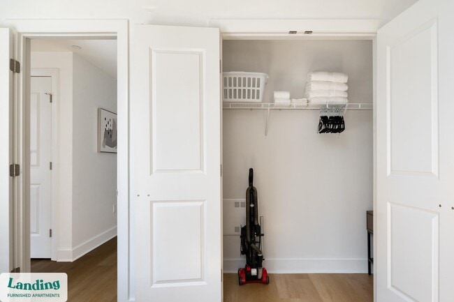 Building Photo - 933 McGee St Unit 2-222.1411672