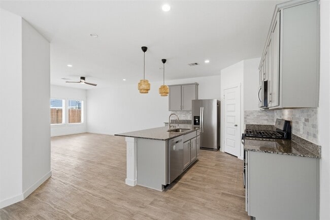 Photo - 31638 Featherstone Trl