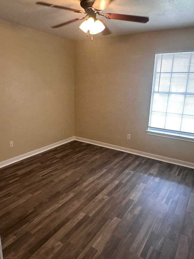 Photo - Escondido Creek Apartments