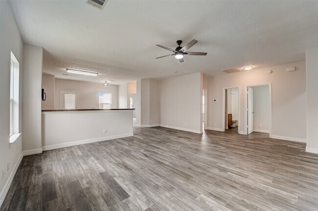 Photo - 315 Apache Field Ln
