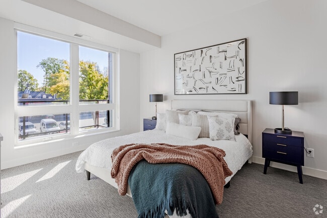 2BR, 2BA - B4 - The Lorient