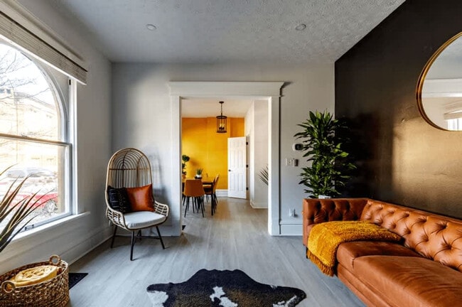 Building Photo - 313 W 4th Ave Unit ID1265653P