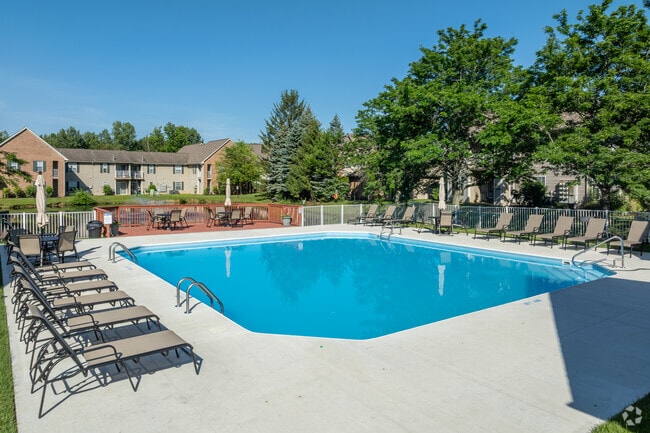 Outdoor Pool - Tiffany Lakes
