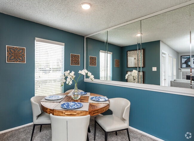 1BR, 1BA - 651SF Dining Room - Royal Palms