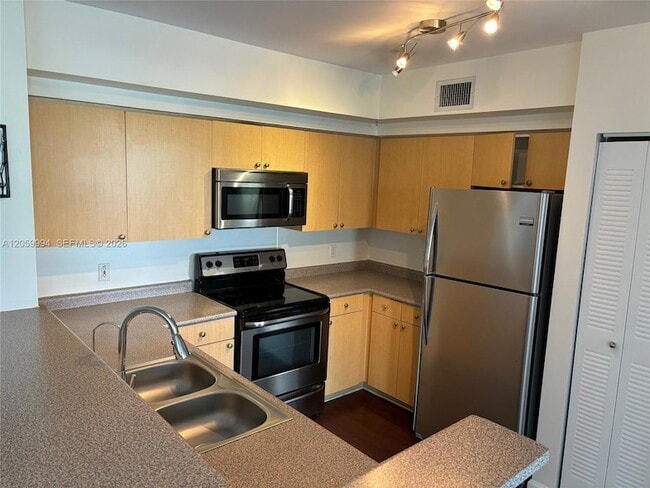 Photo - 1919 Van Buren St Unit 414