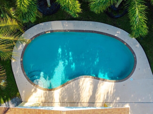 Photo - 302 NE 36th St