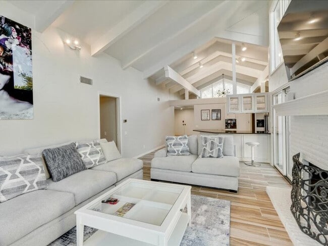 Photo - 610 W Northgate Dr Unit ID1056405P