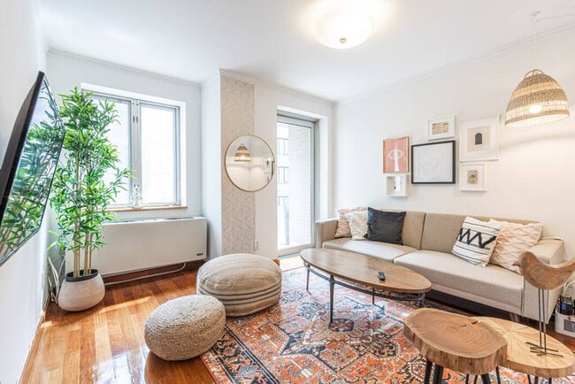 Building Photo - 209 W 20th St Unit ID1013709P