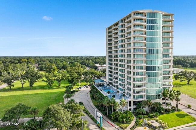 Building Photo - 2060 Beach Blvd Unit 707