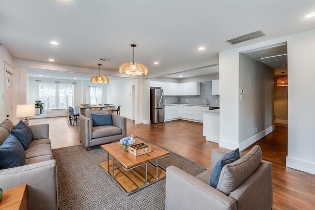 Building Photo - 1218 Ranier St