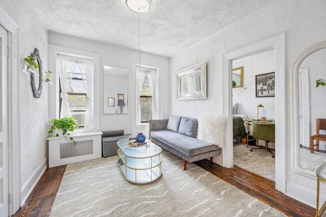 Building Photo - 542 E 14th St Unit ID1261205P