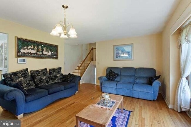 Photo - 318 Oak Ln