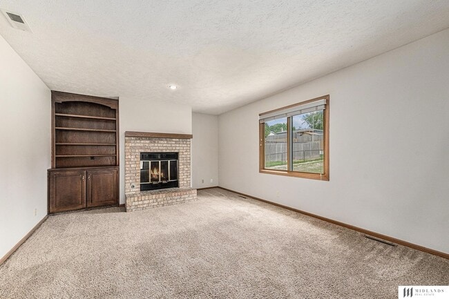 Photo - 1611 S 168th Ave