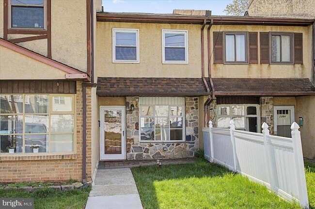Photo - 2282 Suzann Dr