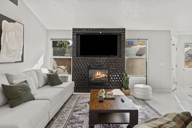 Building Photo - 9541 W Silverbirch St Unit ID1250627P