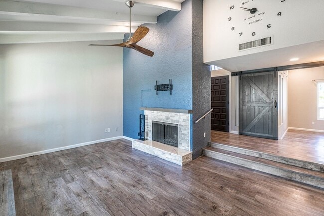 Photo - 1914 E Beck Ln