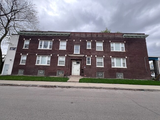 Building Photo - 1119 W 72nd St Unit 2R