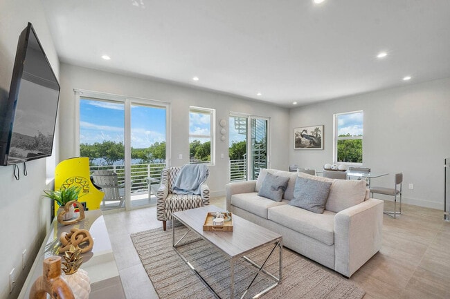 Building Photo - 99 Seaside Ave Unit ID1369663P