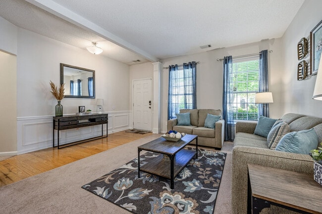 Building Photo - 206 Persimmon Tr Unit SI ID1234822P