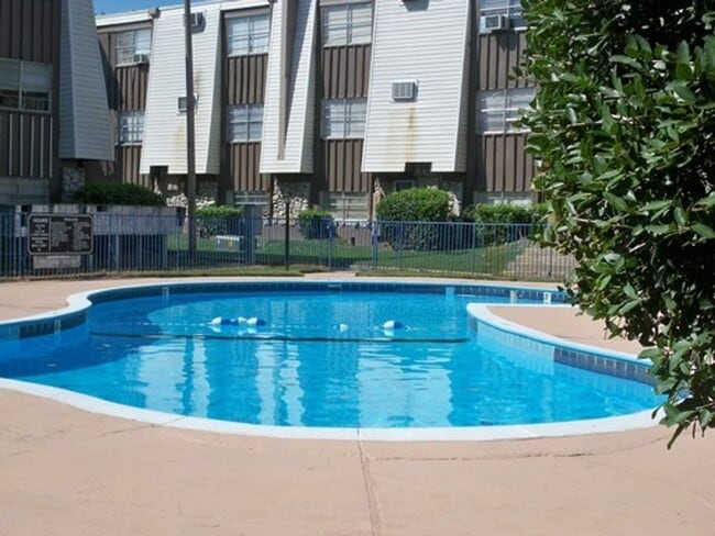 Photo - Las Brisas Apartments