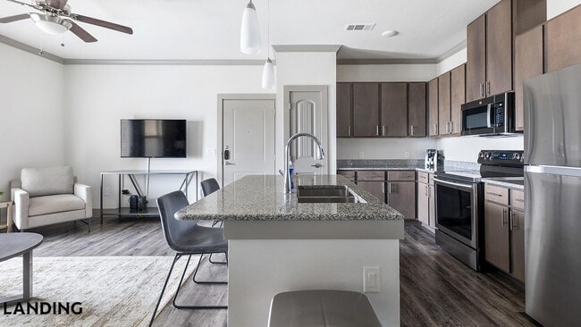 Photo - 12500 Shadowglen Trce Unit 11304
