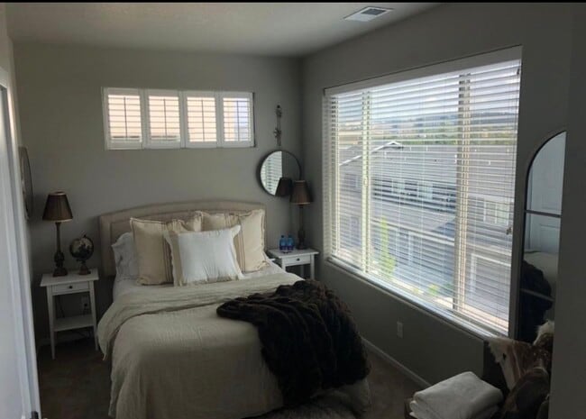 Photo - 2403 W Bridge Ave