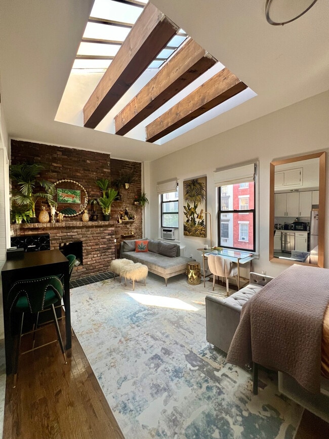 Photo - 329 W 19th St Unit ID1318248P