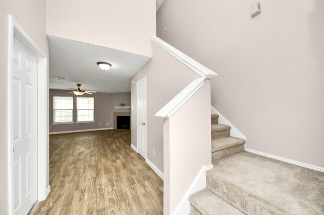 Photo - 3919 Vauxhall Dr S