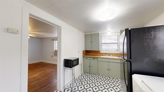 Photo - 303 Montclair Ave