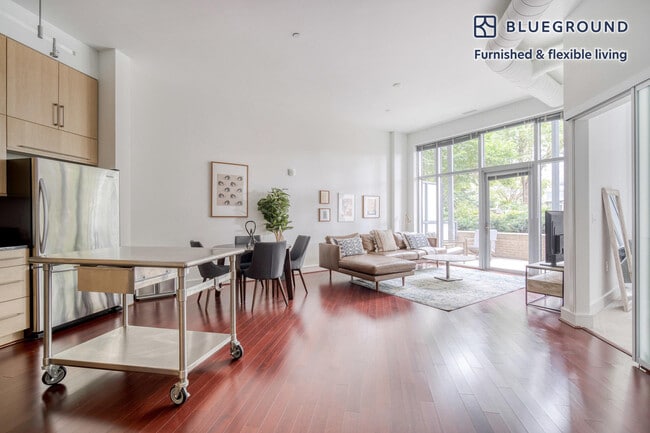 Building Photo - 8210 Crestwood Heights Dr Unit FL4-ID826