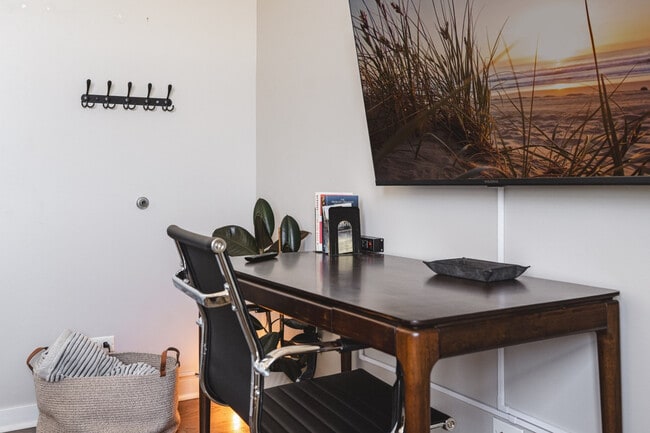 Photo - 736 N Throop St Unit SI FL4-ID1494909P