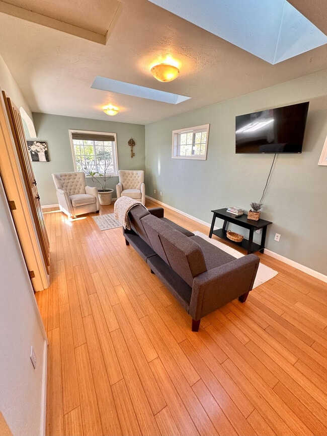 Photo - 1428 Crown Ave Unit ID1337821P