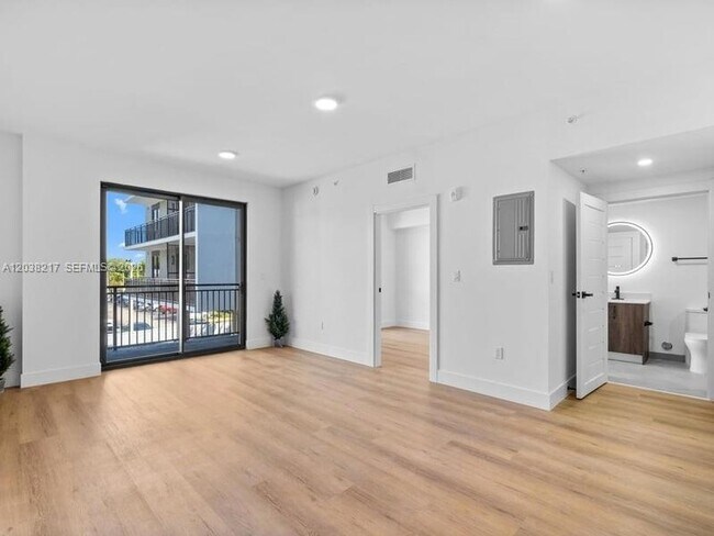 Photo - 2479 NE 192 St Unit 306
