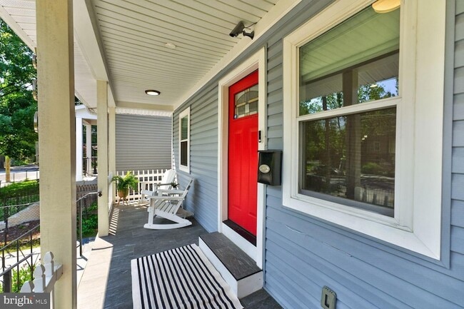 Photo - 6004 Clay St NE