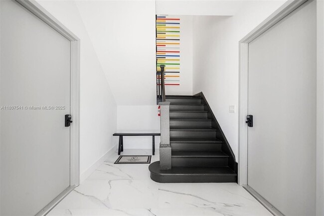 Building Photo - 403 SW 12th Ave Unit 4