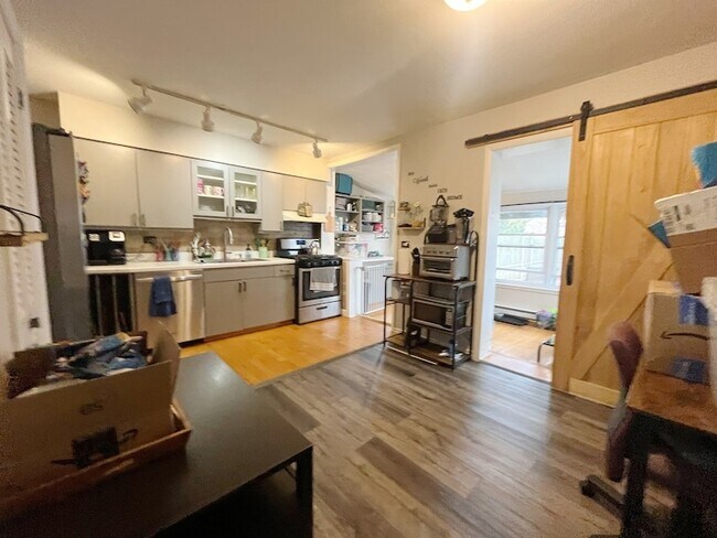 Photo - 2950 Des Plaines Ave