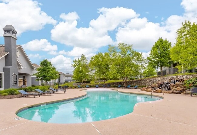 Photo - Stoneleigh Centerton Apartments