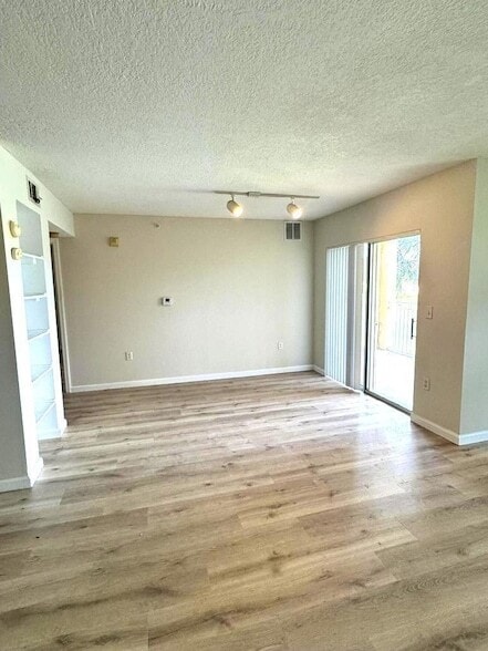 Photo - 251 SW Palm Dr Unit 204