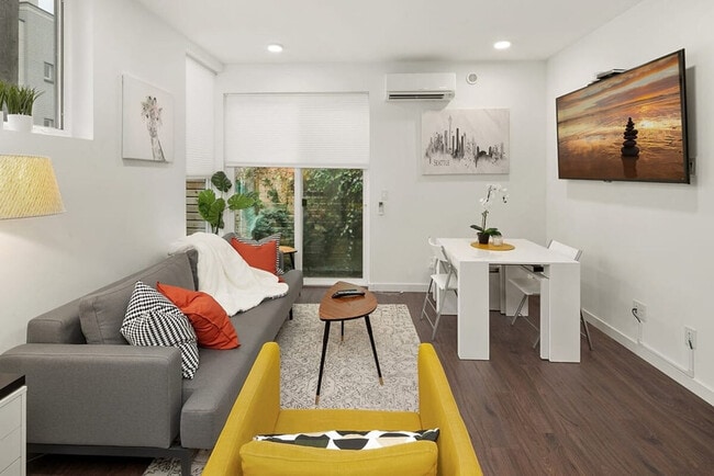 Building Photo - 915 14th Ave Unit ID1036010P