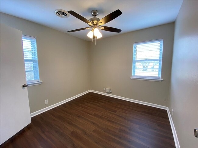 Photo - 712 Juno Ln