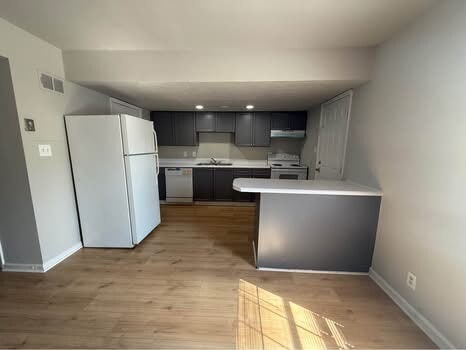 Colonial Square - Colonial Square