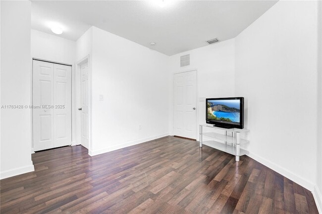 Photo - 1555 NE 33rd Rd